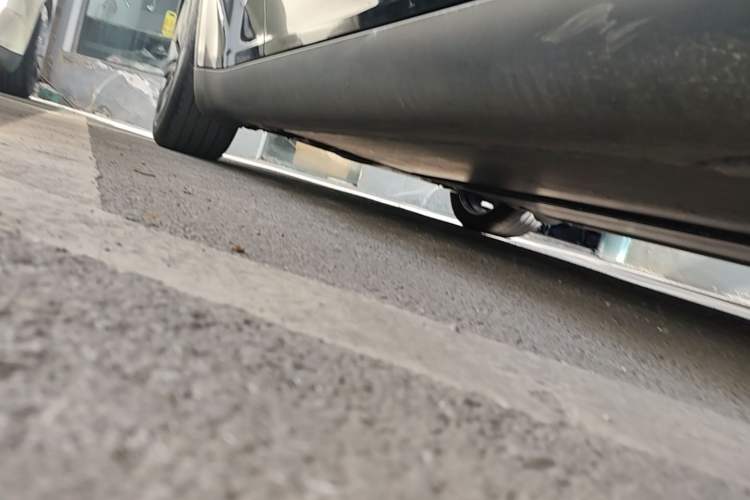 Used Tesla Model Y 2023 Rear-Wheel-Drive Version Right Side Sill