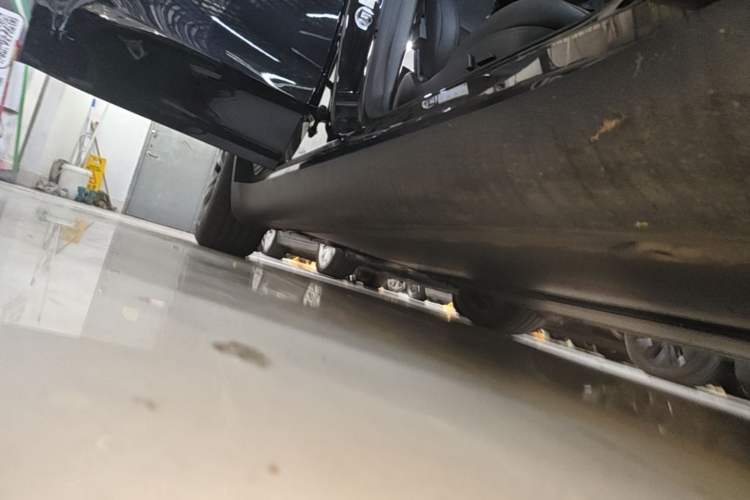 Used Tesla Model Y 2023 Rear-Wheel-Drive Version Right Side Sill