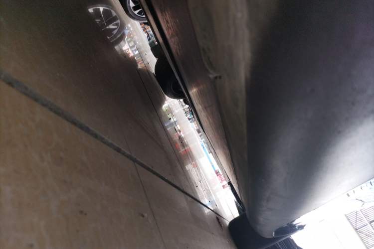 Used Tesla Model Y 2023 Rear-Wheel-Drive Version Right Side Sill