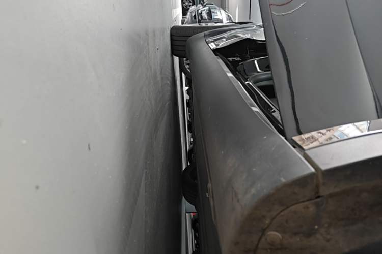 Used Tesla Model Y 2023 Rear-Wheel-Drive Version Right Side Sill