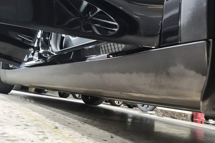 Used Tesla Model Y 2023 Rear-Wheel-Drive Version Right Side Sill