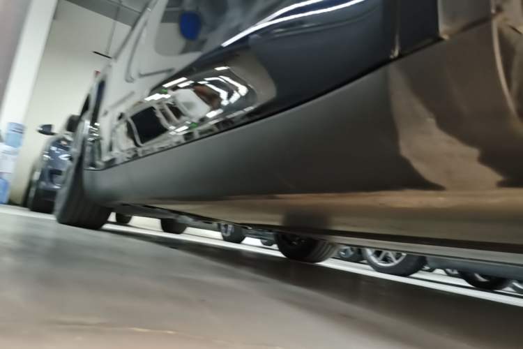 Used Tesla Model Y 2023 Rear-Wheel-Drive Version Right Side Sill