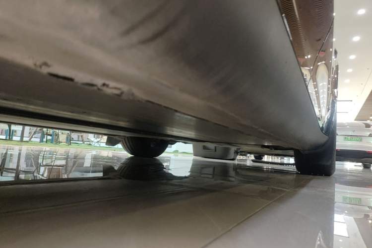Used Tesla Model Y 2023 Rear-Wheel-Drive Version Right Side Sill