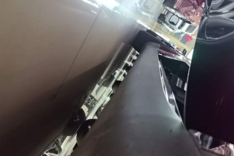 Used Tesla Model Y 2023 Long-Range All-Wheel-Drive Version Right Side Sill