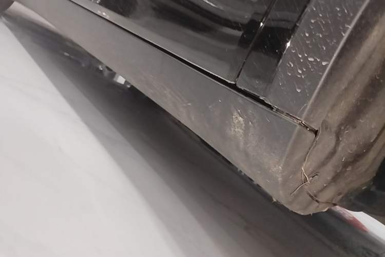 Used Tesla Model Y 2023 Rear-Wheel-Drive Version Right Side Sill