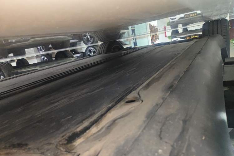 Used Tesla Model Y 2023 Long-Range All-Wheel-Drive Version Right Side Sill