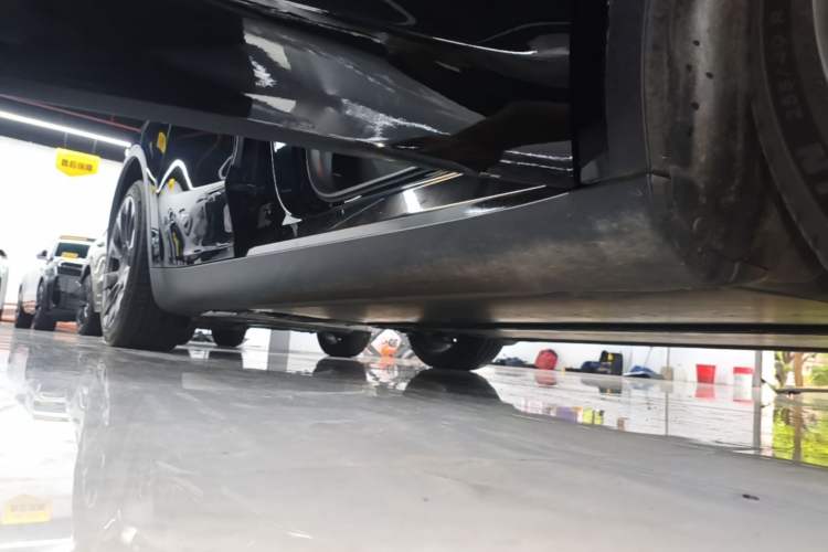 Used Tesla Model Y 2023 Long-Range All-Wheel-Drive Version Right Side Sill