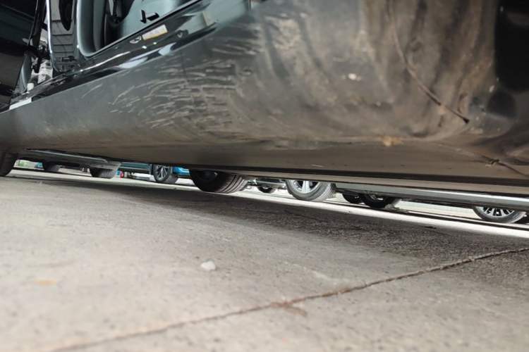 Used Tesla Model Y 2023 Rear-Wheel-Drive Version Right Side Sill