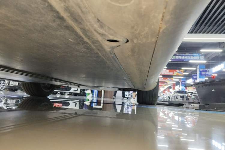 Used Tesla Model Y 2023 Rear-Wheel-Drive Version Right Side Sill