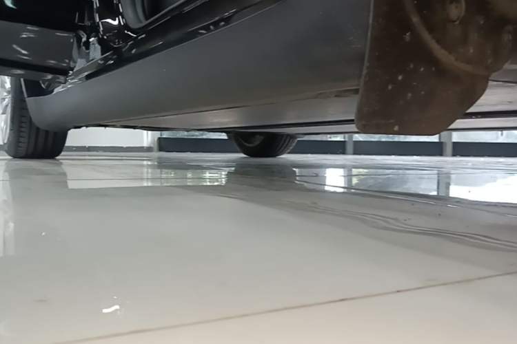 Used Tesla Model Y 2023 Long-Range All-Wheel-Drive Version Right Side Sill