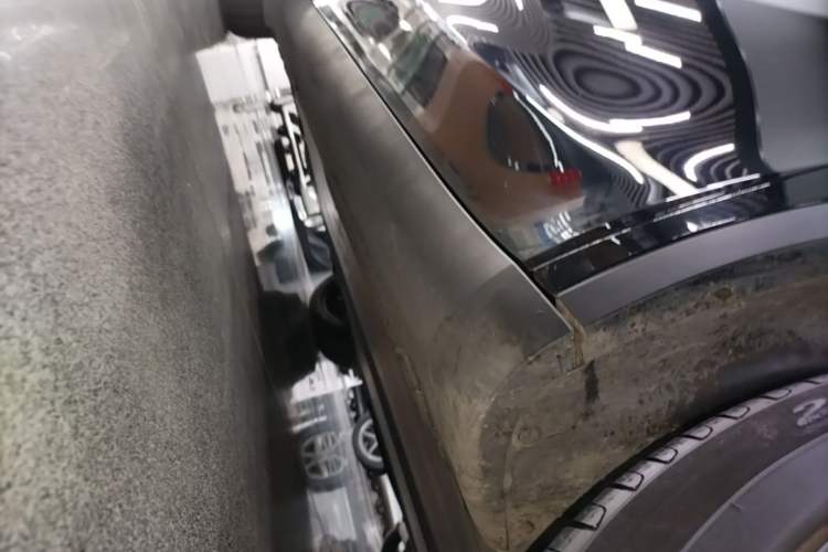 Used Tesla Model Y 2023 Rear-Wheel-Drive Version Right Side Sill