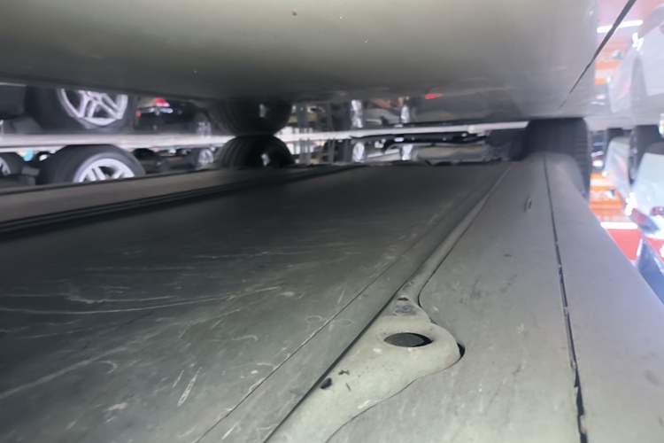 Used Tesla Model Y 2023 Rear-Wheel-Drive Version Right Side Sill