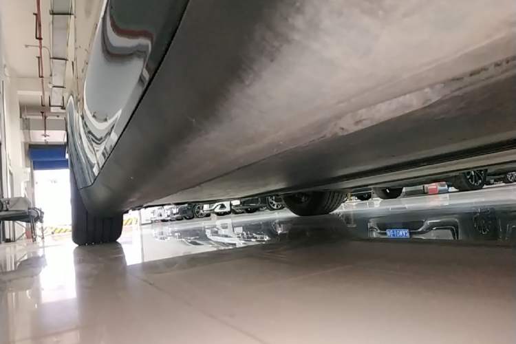 Used Tesla Model Y 2023 Rear-Wheel-Drive Version Right Side Sill