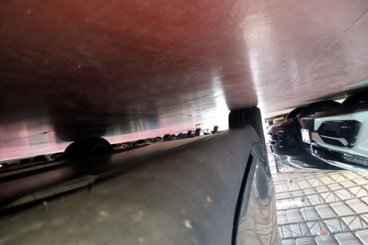 Used Tesla Model Y 2023 Rear-Wheel-Drive Version Right Side Sill