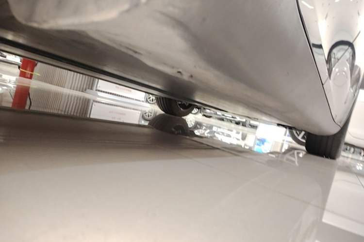 Used Tesla Model Y 2023 Rear-Wheel-Drive Version Right Side Sill