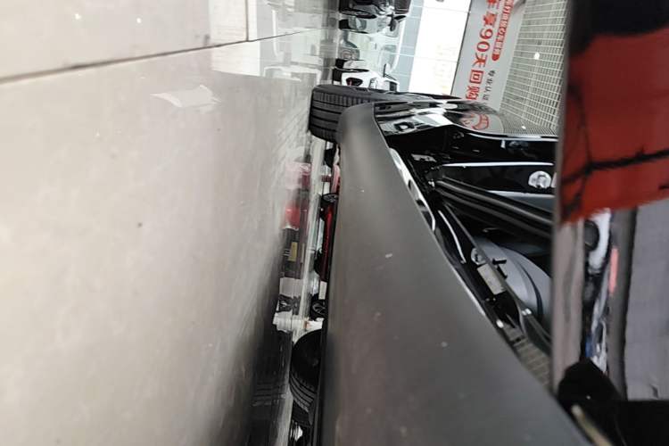 Used Tesla Model Y 2023 Long-Range All-Wheel-Drive Version Right Side Sill