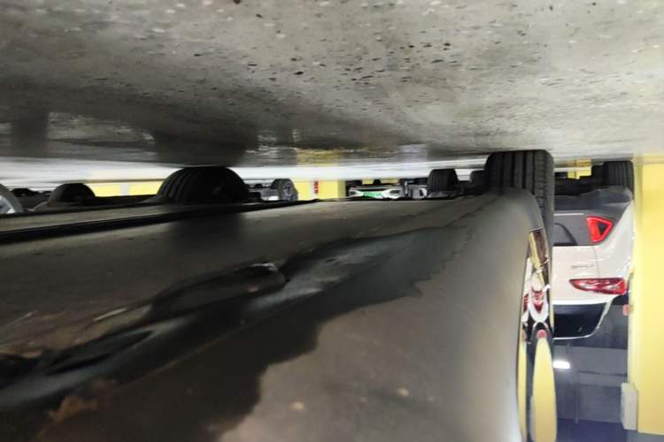 Used Tesla Model Y 2023 Long-Range All-Wheel-Drive Version Right Side Sill