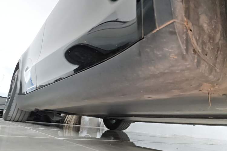 Used Tesla Model Y 2023 Rear-Wheel-Drive Version Right Side Sill