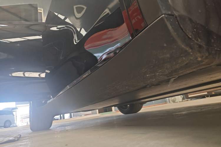 Used Tesla Model Y 2023 Rear-Wheel-Drive Version Right Side Sill