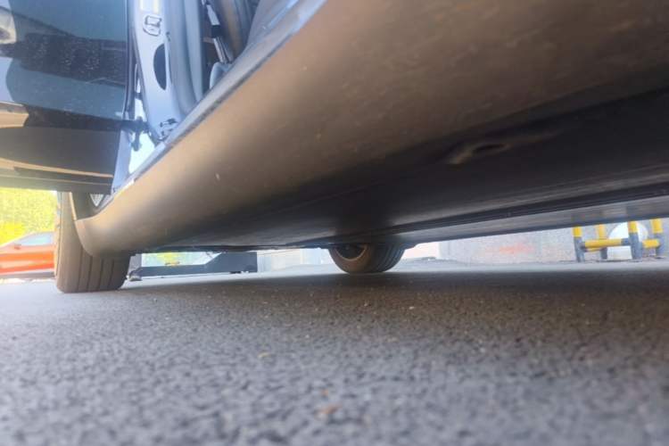 Used Tesla Model Y 2023 Rear-Wheel-Drive Version Right Side Sill