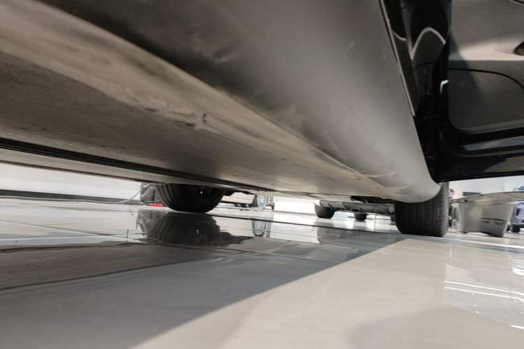 Used Tesla Model Y 2023 Rear-Wheel-Drive Version Right Side Sill