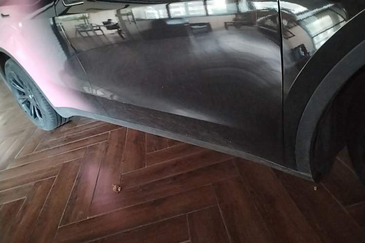 Used Tesla Model Y 2023 Long-Range All-Wheel-Drive Version Right Side Sill