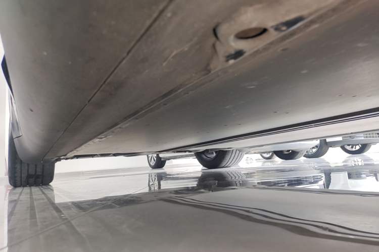 Used Tesla Model Y 2023 Rear-Wheel-Drive Version Right Side Sill