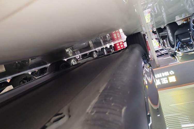 Used Tesla Model Y 2023 Rear-Wheel-Drive Version Right Side Sill