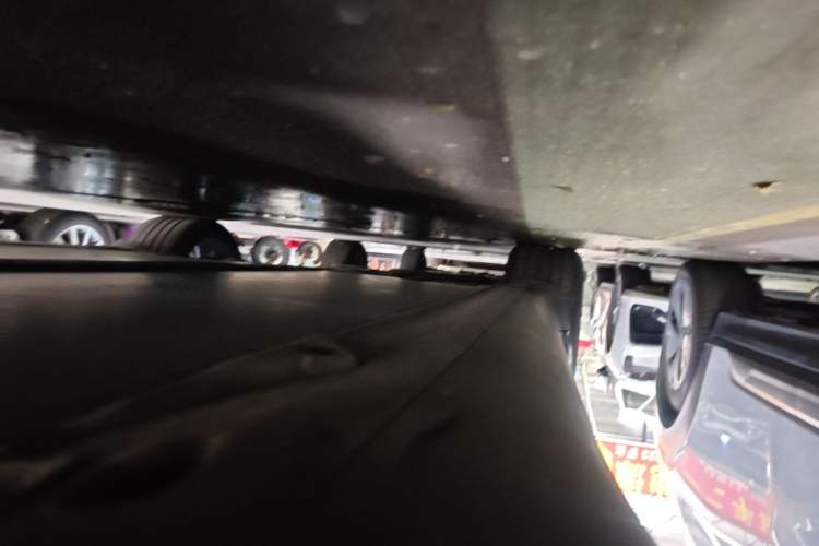 Used Tesla Model Y 2023 High-Performance All-Wheel-Drive Version Right Side Sill