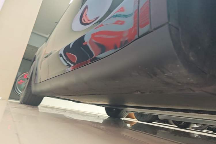 Used Tesla Model Y 2023 Rear-Wheel-Drive Version Right Side Sill