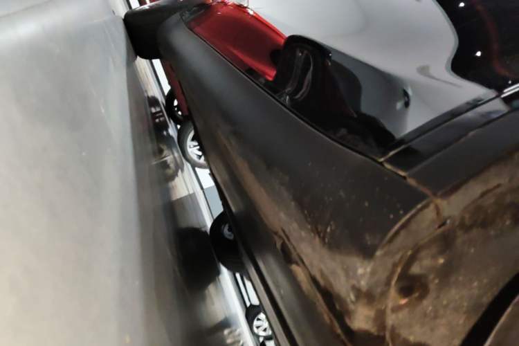 Used Tesla Model Y 2023 Rear-Wheel-Drive Version Right Side Sill