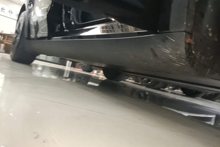 Used Tesla Model Y 2023 Rear-Wheel-Drive Version Right Side Sill