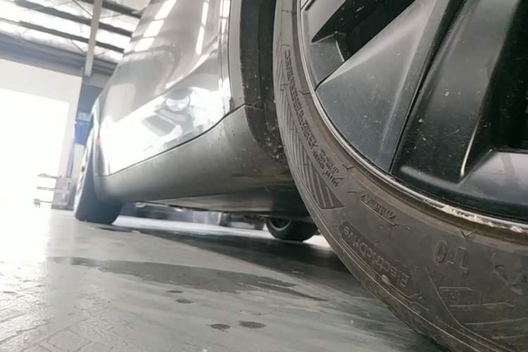 Used Tesla Model Y 2023 Rear-Wheel-Drive Version Right Side Sill