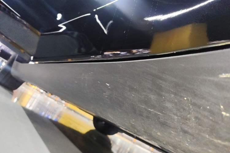Used Tesla Model Y 2023 Long-Range All-Wheel-Drive Version Right Side Sill