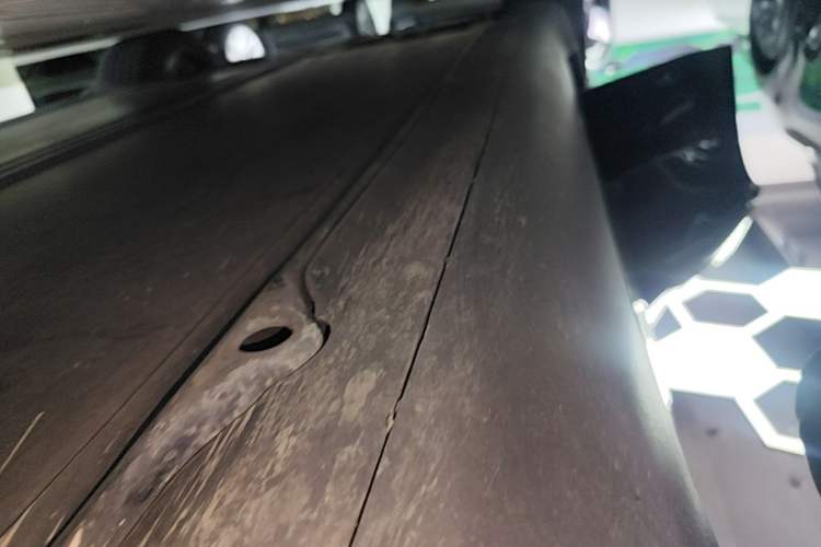 Used Tesla Model Y 2023 Rear-Wheel-Drive Version Right Side Sill