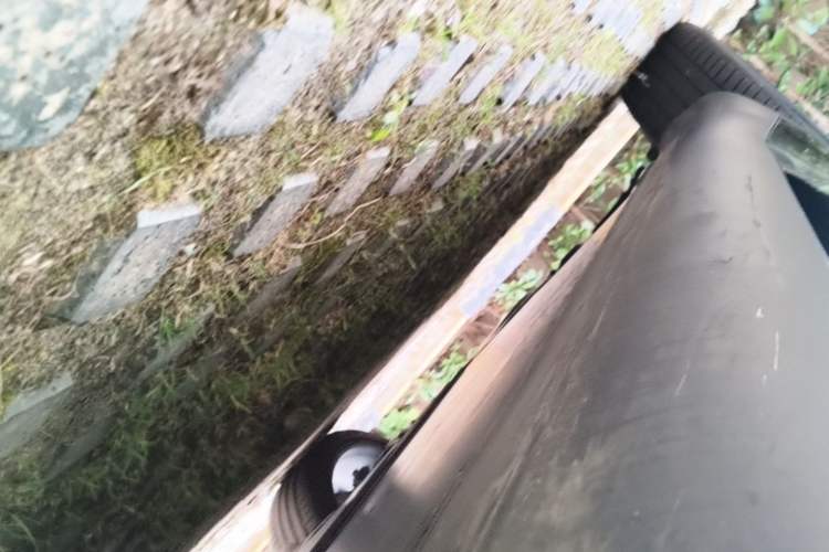 Used Tesla Model Y 2023 Long-Range All-Wheel-Drive Version Right Side Sill