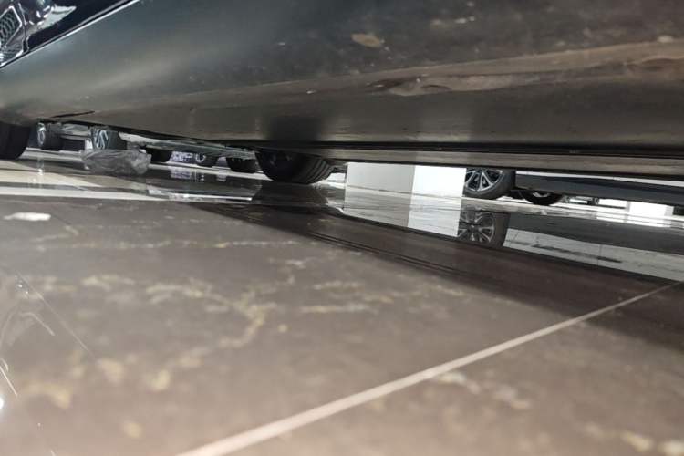 Used Tesla Model Y 2023 Rear-Wheel-Drive Version Right Side Sill