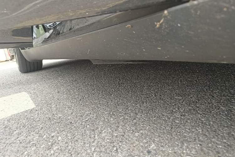 Used Tesla Model Y 2023 Rear-Wheel-Drive Version Right Side Sill