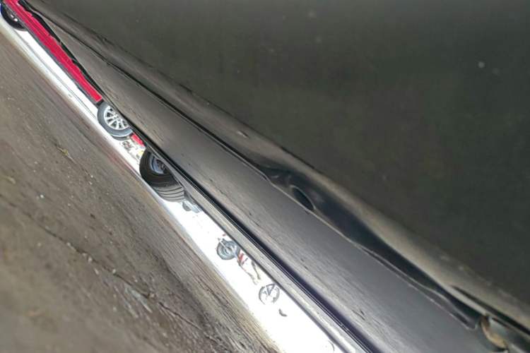 Used Tesla Model Y 2023 Rear-Wheel-Drive Version Right Side Sill