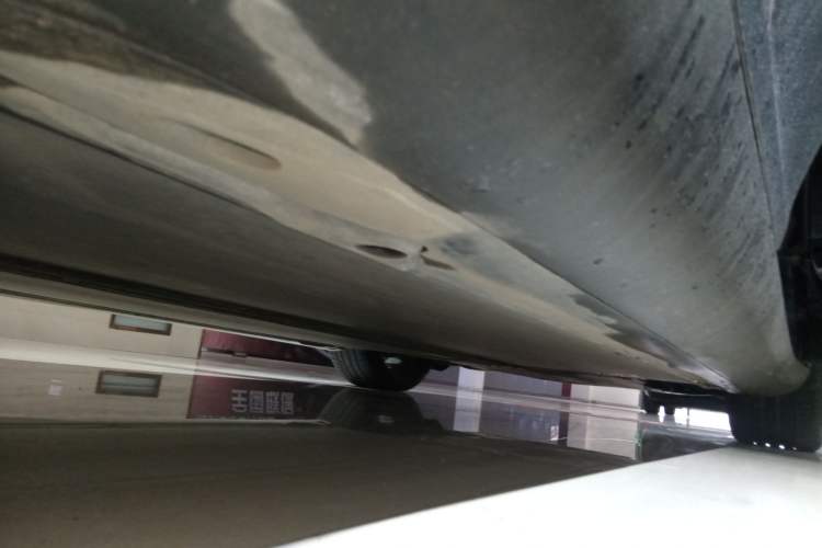 Used Tesla Model Y 2023 High-Performance All-Wheel-Drive Version Right Side Sill