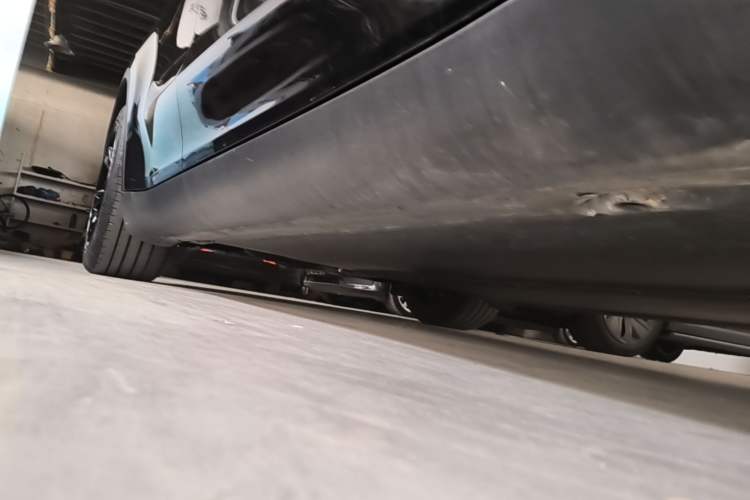 Used Tesla Model Y 2023 Rear-Wheel-Drive Version Right Side Sill
