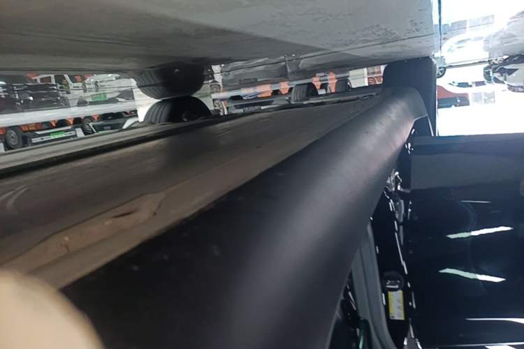 Used Tesla Model Y 2023 Rear-Wheel-Drive Version Right Side Sill
