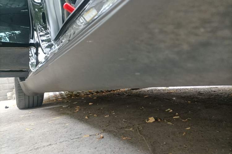 Used Tesla Model Y 2023 Rear-Wheel-Drive Version Right Side Sill