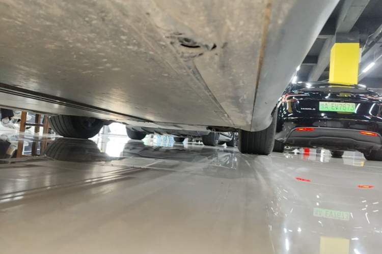 Used Tesla Model Y 2023 Rear-Wheel-Drive Version Right Side Sill