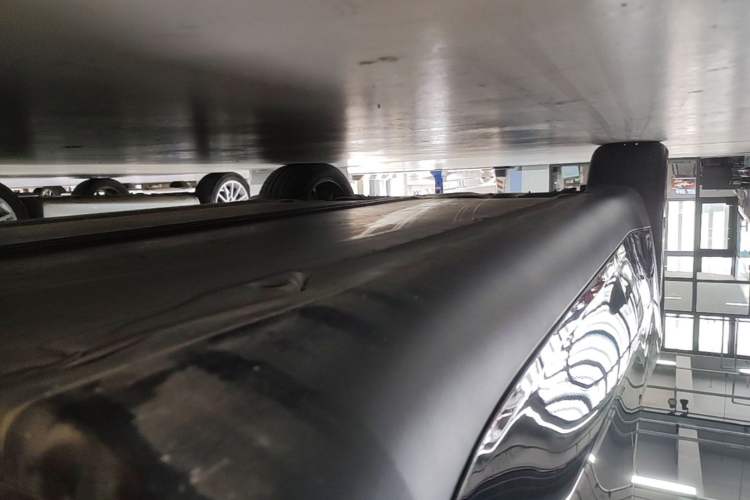 Used Tesla Model Y 2023 Long-Range All-Wheel-Drive Version Right Side Sill