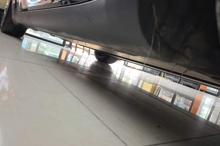Used Tesla Model Y 2023 Rear-Wheel-Drive Version Right Side Sill