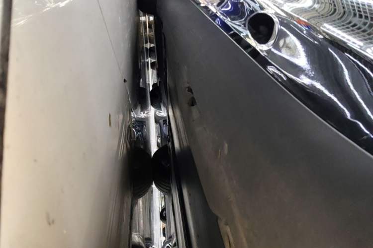 Used Tesla Model Y 2023 Rear-Wheel-Drive Version Right Side Sill