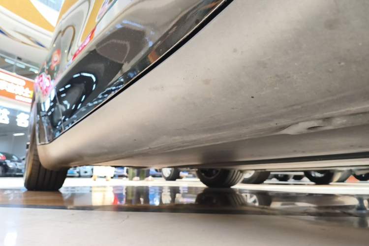 Used Tesla Model Y 2023 Rear-Wheel-Drive Version Right Side Sill
