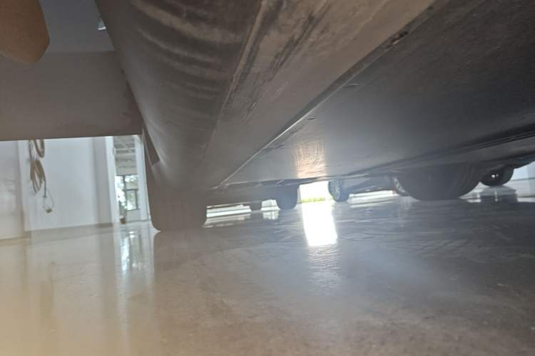Used Tesla Model Y 2023 Long-Range All-Wheel-Drive Version Right Side Sill