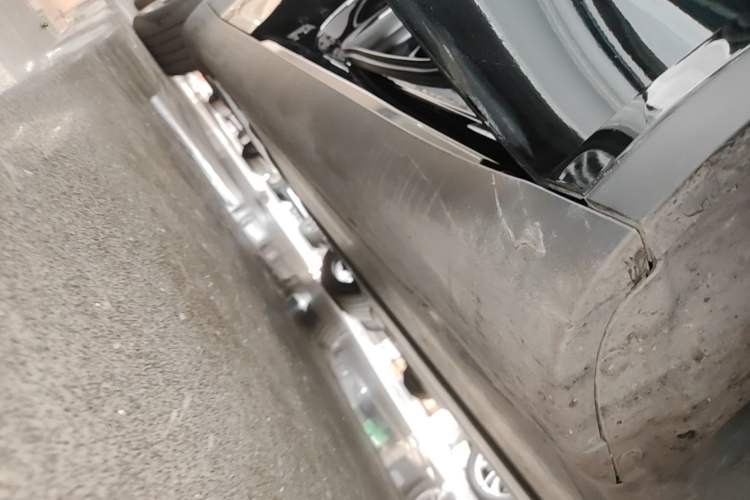 Used Tesla Model Y 2023 Rear-Wheel-Drive Version Right Side Sill